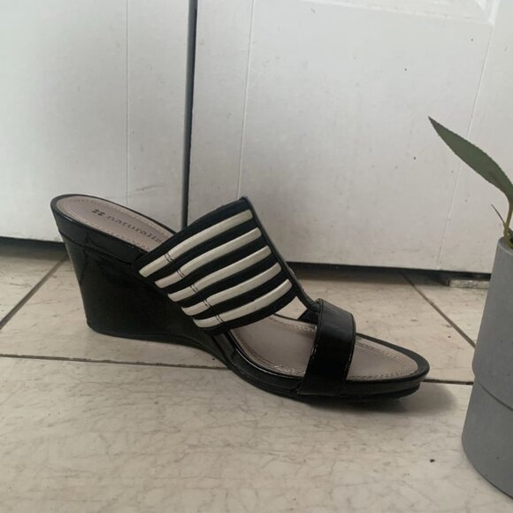 Naturalizer black & white wedge sandals – US 6 - Picture 3 of 5